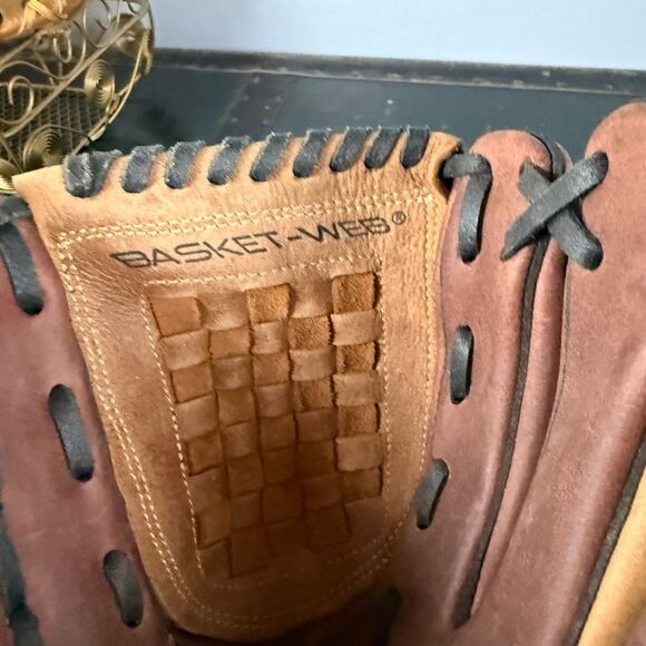 Rawlings RBG36TBR 12 1/2" Fielder's Glove - Picture 3 of 5